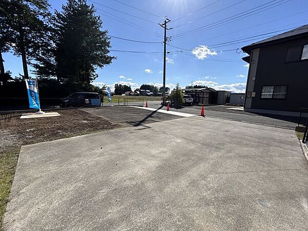【リフォーム済】駐車場です。土間やアスファルトの部分もございます。