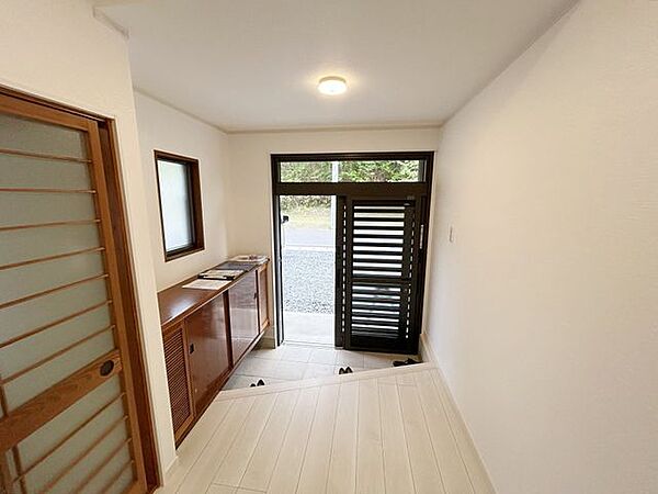 【リフォーム後】玄関内観です。