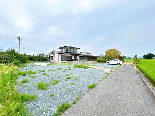 【外観写真】屋根と外壁は全塗装いたしました。広々とした庭がございます。