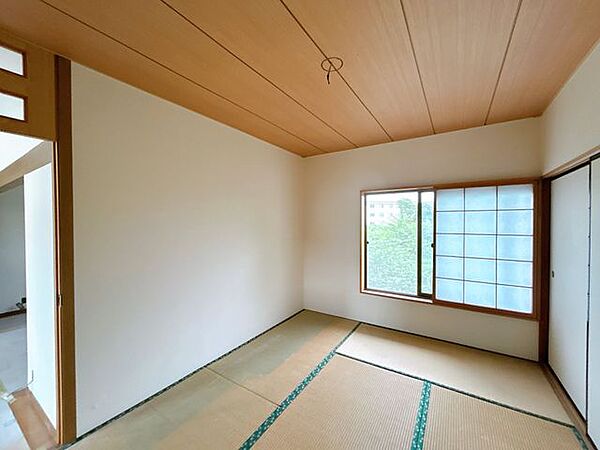 【リフォーム中】6畳和室です。クロスの張替え、畳の表替えを行う予定です。