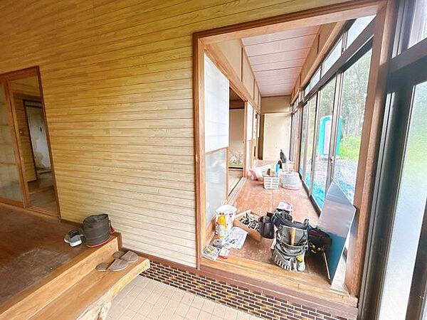 【リフォーム中】玄関から広縁につながる通路です。