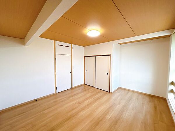 【リフォーム済】2階和洋室別アングルです。南側のため日当たり良好です。