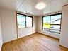 室内：【リフォーム済】2階北東洋室の別アングルです。
