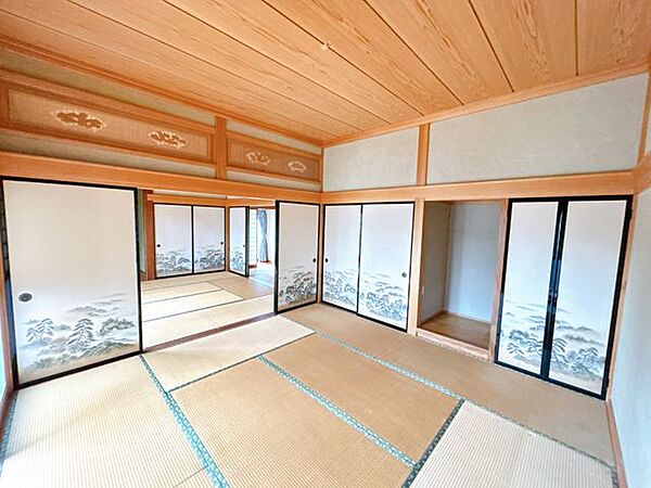 【現況販売】1F東側和室です。8帖そして押入、収納があります。
