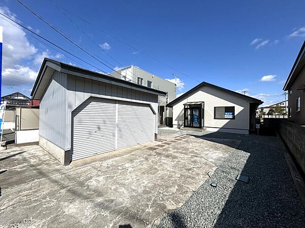 detached 秋田県南秋田郡八郎潟町字昼根下92-2
地図を見る