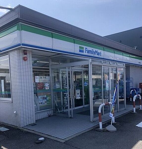 ファミリーマート　秋田飯島中央店様　200ｍ　徒歩約3分