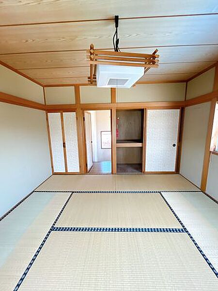 【リフォーム中】2階の和室を撮影しました。