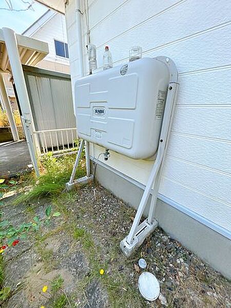 【リフォーム中】灯油タンクを撮影しました。塗装工事を実施予定です。FFストーブの設置など後から必要になった際に便利ですね。
