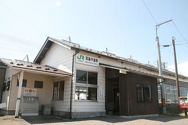 羽後牛島駅(JR東日本 羽越本線) 徒歩10分。 730m