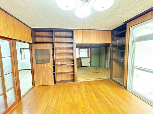和室が隣接してあり、ご使用の用途は広がります。