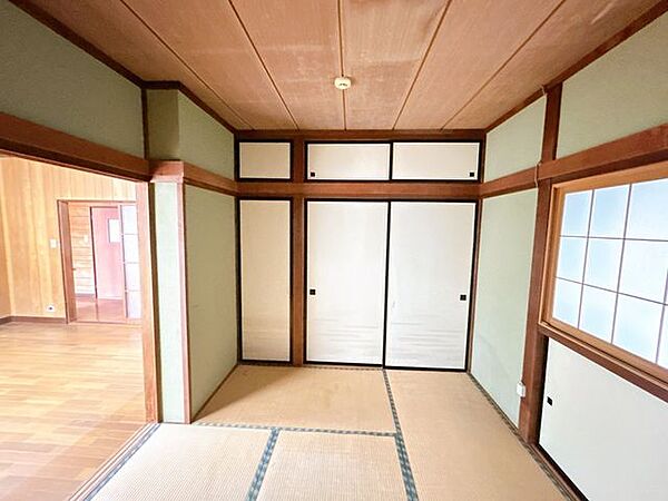 収納も完備、お布団やおもちゃのお片付けに困りません。