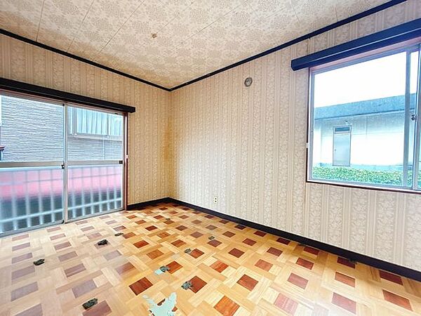2Fには、2部屋と収納スペース
