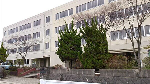 秋田市立外旭川中学校 外旭川中学校まで1000m(徒歩13分)。 1270m