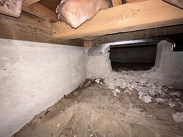 中古住宅の3大リスクである、雨漏り、主要構造部分の欠陥や腐食、給排水管の漏水や故障を2年間保証します。その前提で床下まで確認の上でリフォームし、シロアリの被害調査と防除工事もおこないます。