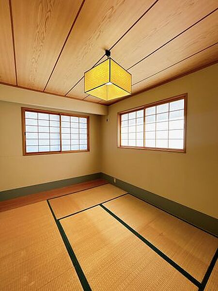 【リフォーム中】2階西側和室を別角度から撮影しました。洋室に変更予定です。ご夫婦の寝室としてもお使いいただけます。
