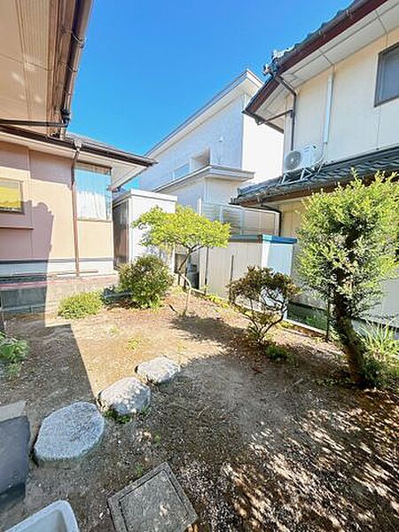 【リフォーム中】お庭です。和の趣を感じるお庭で、ゆったりとした時間を過ごせる落ち着きのある住環境です。