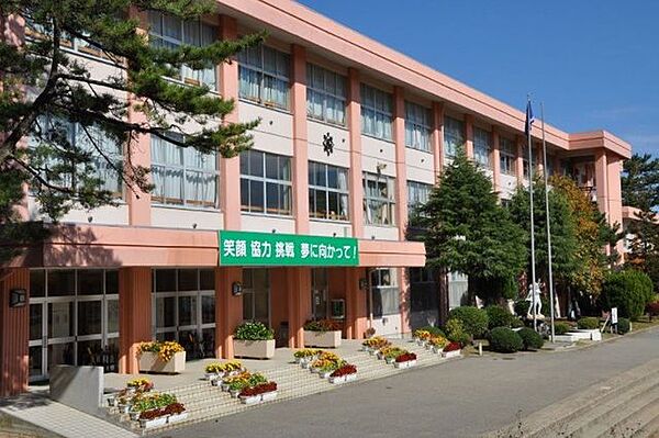 秋田市立飯島小学校 徒歩28分。 2180m
