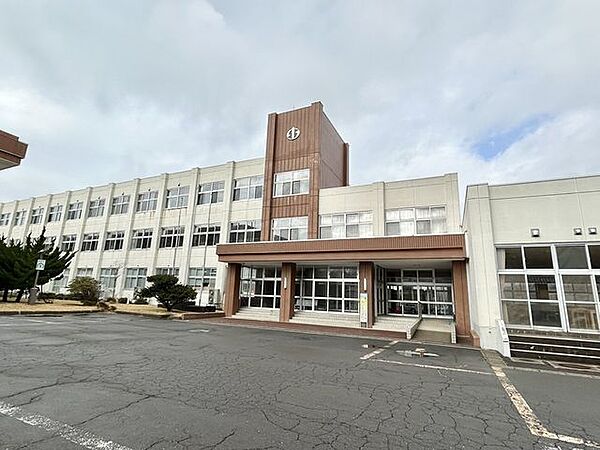 由利本荘市立岩城中学校 岩城中学校まで1680m(車で4分)。