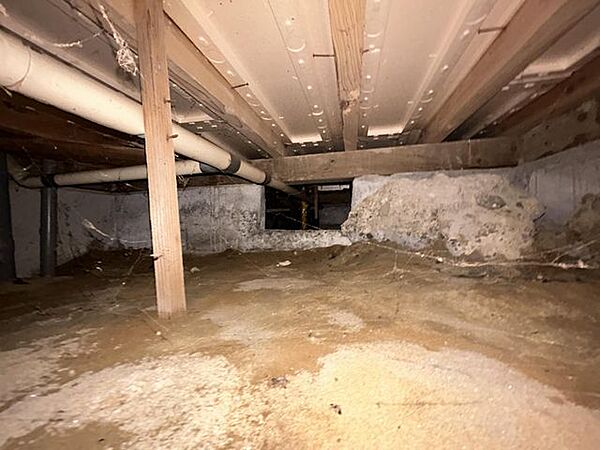 中古住宅の3大リスクである、雨漏り、主要構造部分の欠陥や腐食、給排水管の漏水や故障を2年間保証します。その前提で床下まで確認の上でリフォームし、シロアリの被害調査と防除工事もおこないます。