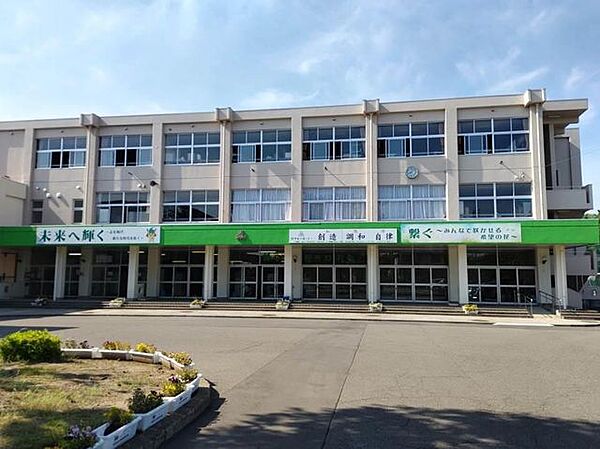 秋田市立将軍野中学校 将軍野中学校　徒歩9分。 660m