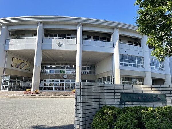 秋田市立飯島中学校 徒歩11分。 870m