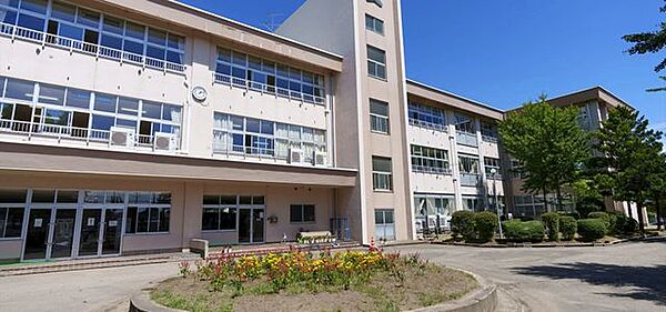 潟上市立　天王小学校　1700ｍ　徒歩約22分