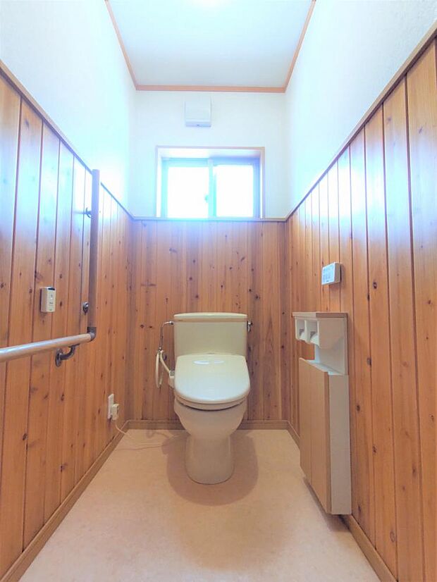【リフォーム後】1階トイレです。プロクリーニングをしてお引渡しします。清潔感のある空間を目指します。