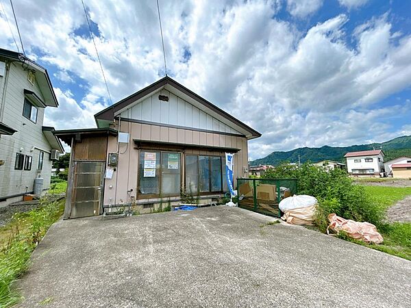 detached 秋田県湯沢市小野字小町22-5
地図を見る