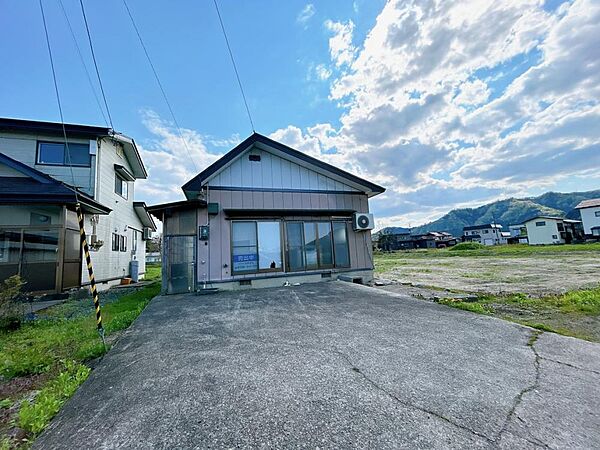 detached 秋田県湯沢市小野字小町22-5
地図を見る