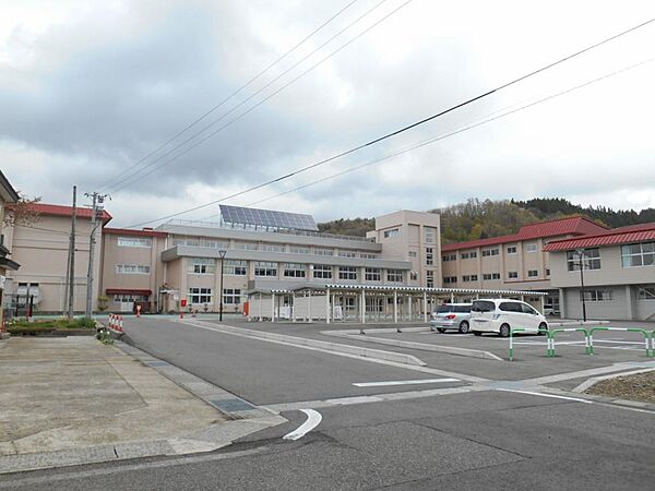 detached 秋田県湯沢市小野字小町22-5
地図を見る