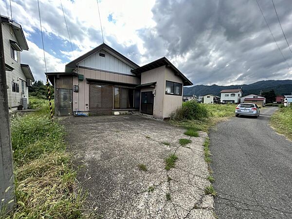 detached 秋田県湯沢市小野字小町22-5
地図を見る