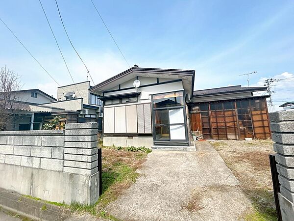 detached 秋田県横手市十文字町上鍋倉字西坊田野7-30
地図を見る