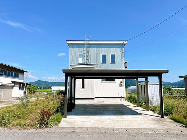 detached 秋田県湯沢市倉内字五反田90-1
地図を見る