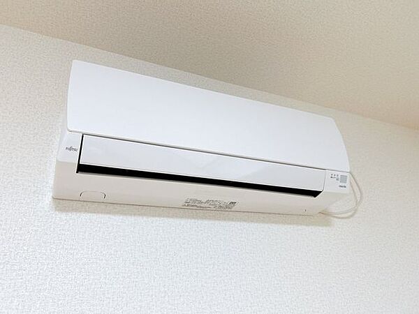 【リフォーム済】LDKには部屋の広さに対応するエアコンを設置しました。各洋室にはエアコン専用コンセントを設置してあります。
