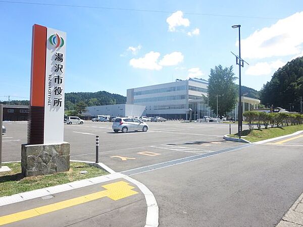 グランマート湯沢インター店 【周辺環境】湯沢市役所まで約2800ｍ(車で約6分) 2700m