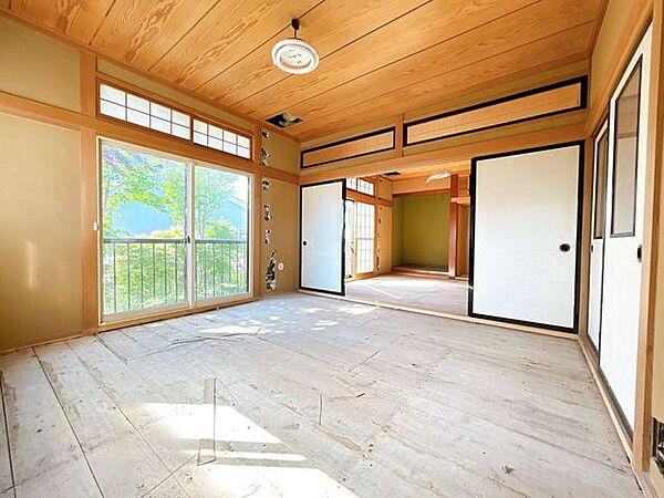 リフォームは協力会社さんが施工。ベテランの職人さんが、住まわれるお客様のことを思って丁寧に作業してくれています。
