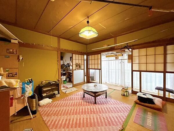 【現況販売】ダイニングキッチンに隣接する8畳の和室です。