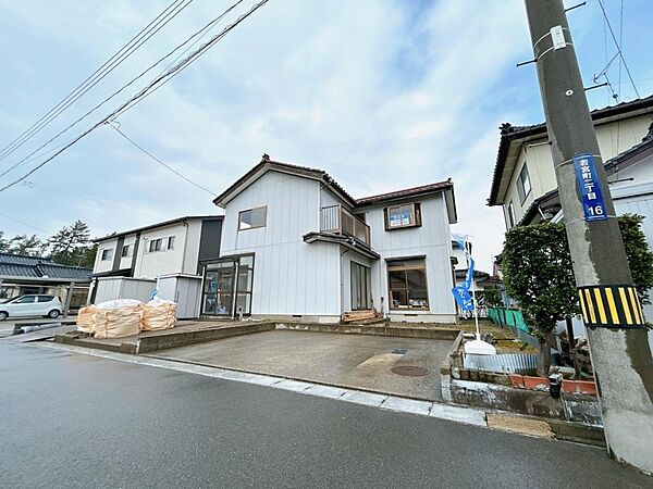 detached 山形県酒田市若宮町2丁目16-8
地図を見る