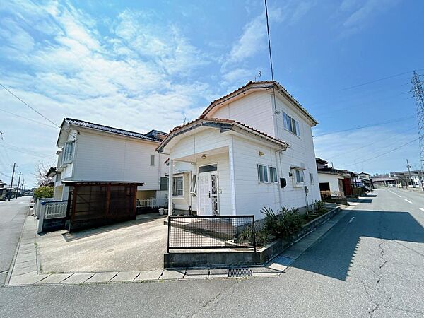 detached 山形県酒田市東泉町3丁目9-18
地図を見る