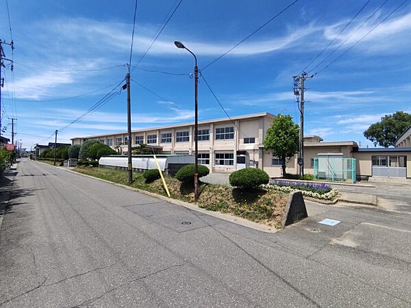 detached 山形県東田川郡庄内町余目字矢口89-1
地図を見る
