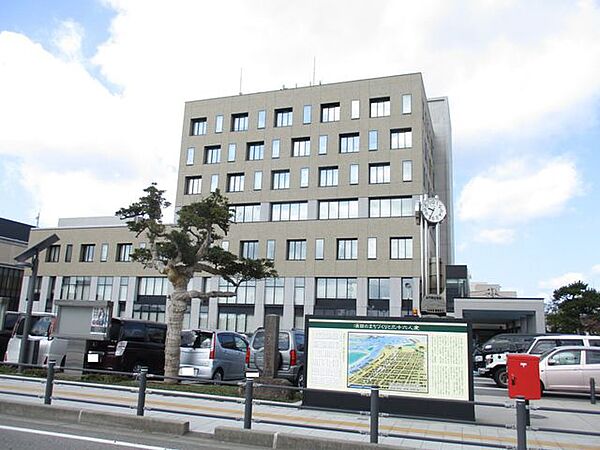 酒田市役所まで4100ｍ（車で11分）