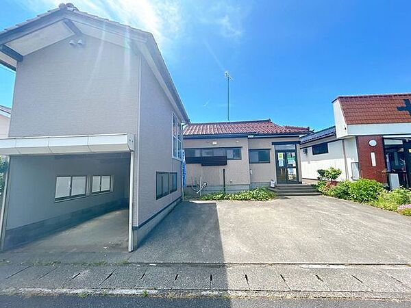 【リフォーム中】外観を正面から撮影しました。