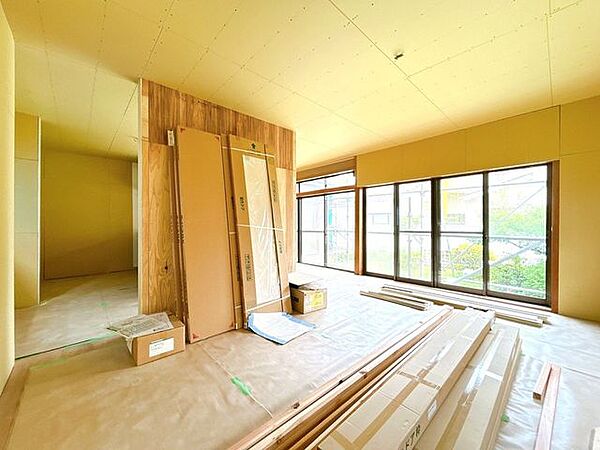 【リフォーム中】LDKのリビング側を撮影しました。生活の様子をイメージしながらコンセントなどを配置します。