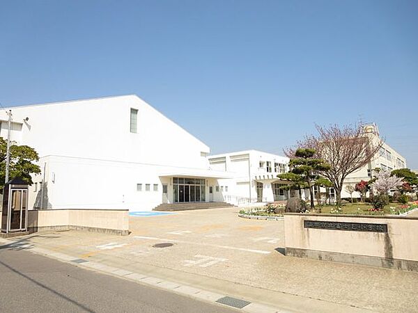 セブンイレブン酒田上安町店 富士見小学校まで550m(徒歩7分)。 400m
