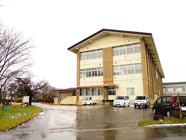 市立泉小学校まで500ｍ（徒歩7分）