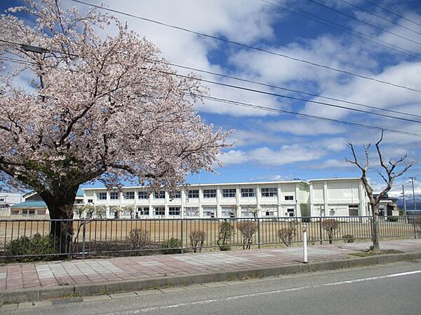 余目第三小学校まで1300ｍ（徒歩17分）