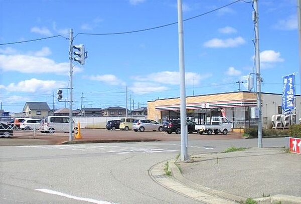 セブンイレブン庄内余目月屋敷店様まで1100ｍ（車で3分）