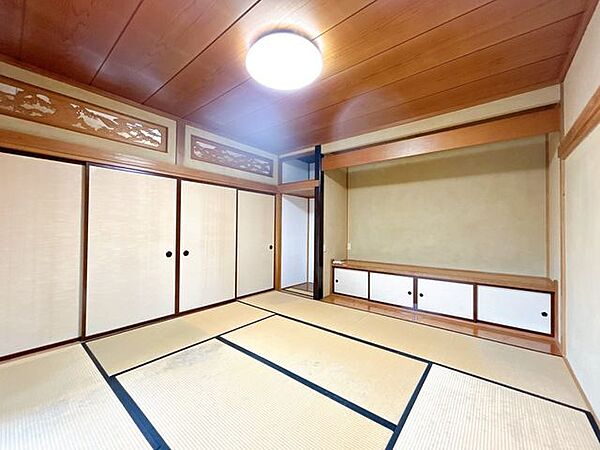 【現況販売】一階北西側約8畳和室を撮影しました。