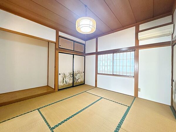 【現況販売】北西側約8畳和室を撮影しました。