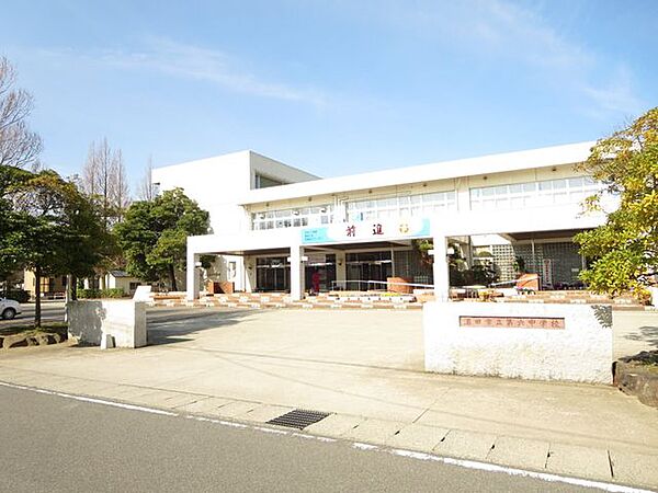 第六中学校まで約1000ｍ（徒歩約13分）